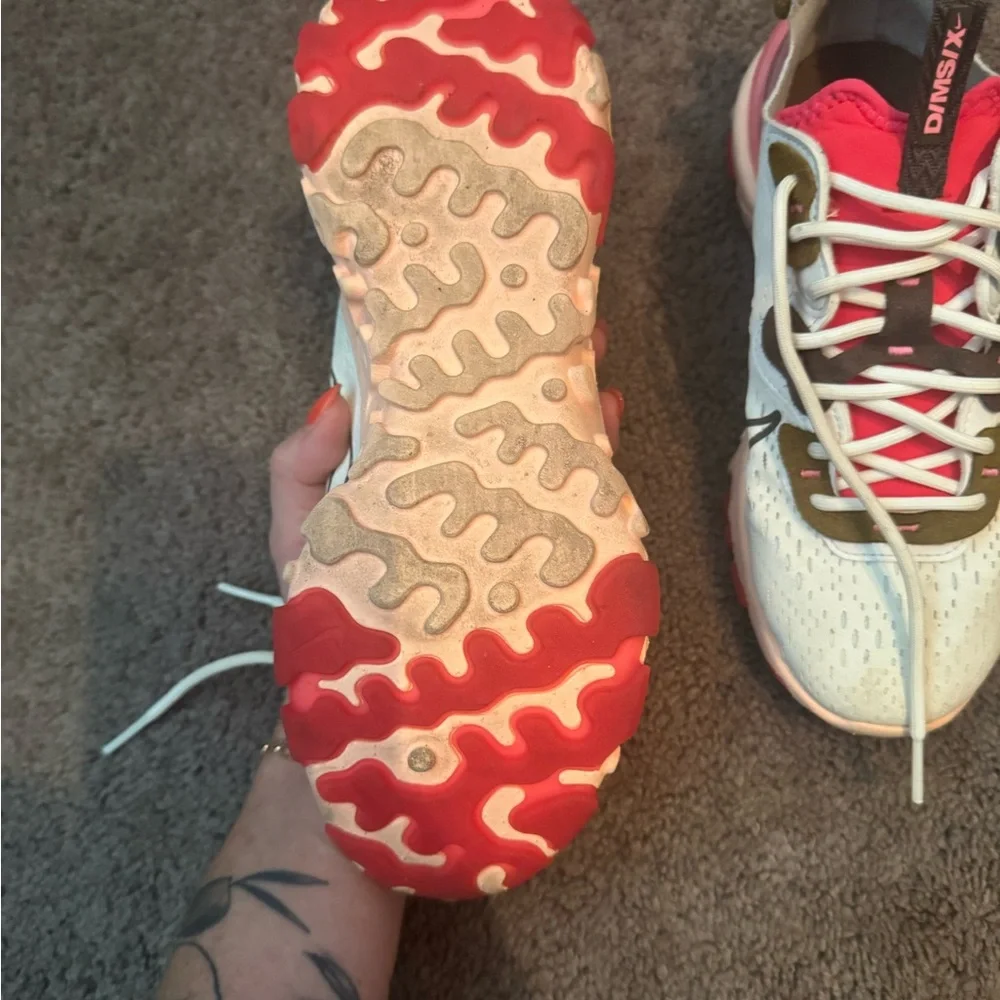 Nike Women’s Sneakers - Picture 5 of 11